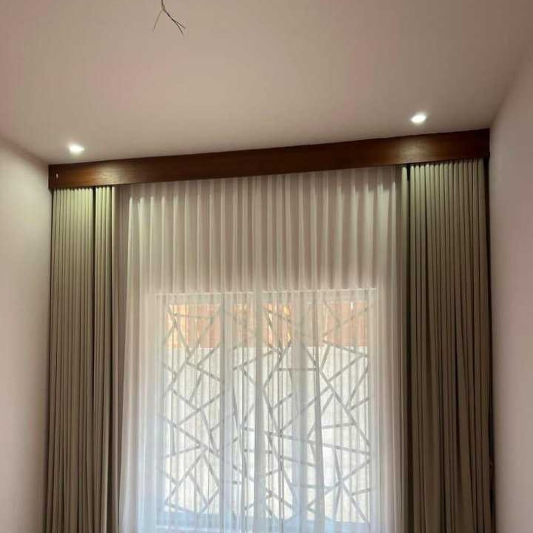 Elegant Wooden Pelmet Double Layer Curtain